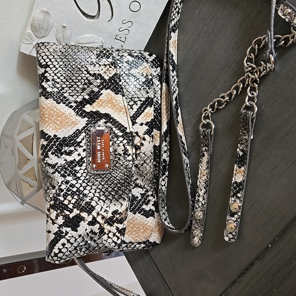 Nine West Snakeskin Crossbody or Detachable Strap for Clutch - Picture 9 of 9